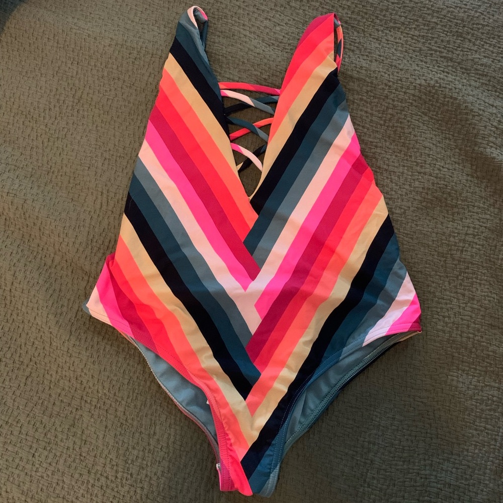 Billabong bathing suit - never worn! Size 1
